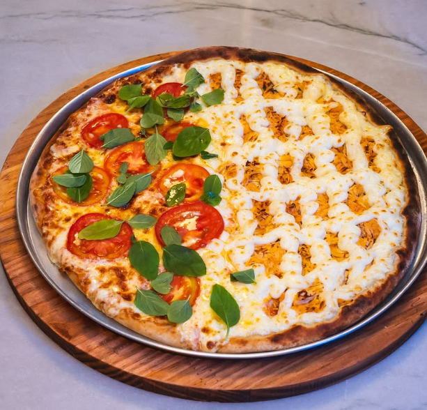 Pizza servida no Atlântico em Praia Grande