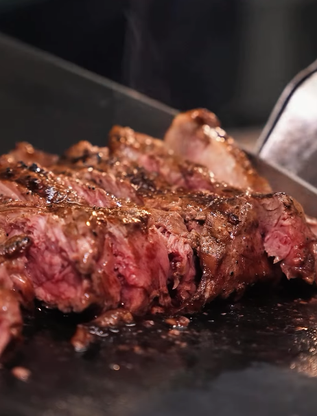 Parrilla com carnes na brasa no Atlântico Restaurante Praia Grande